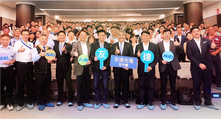 友達以太陽能解決方案領航者，跨足建築領域，4日在台中廠區舉辦「光電建築一體化研討會」，邀請產業先驅共同推動綠化，打造新一代智慧綠建築。